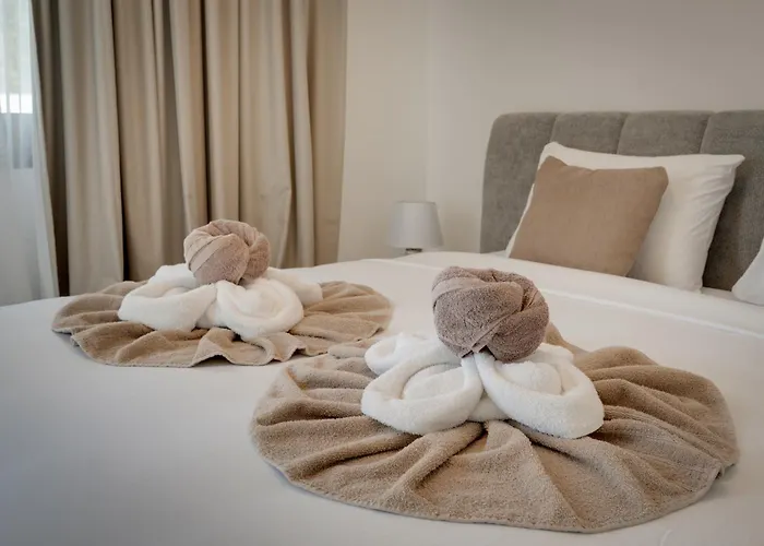 Aphrodite Apartment *