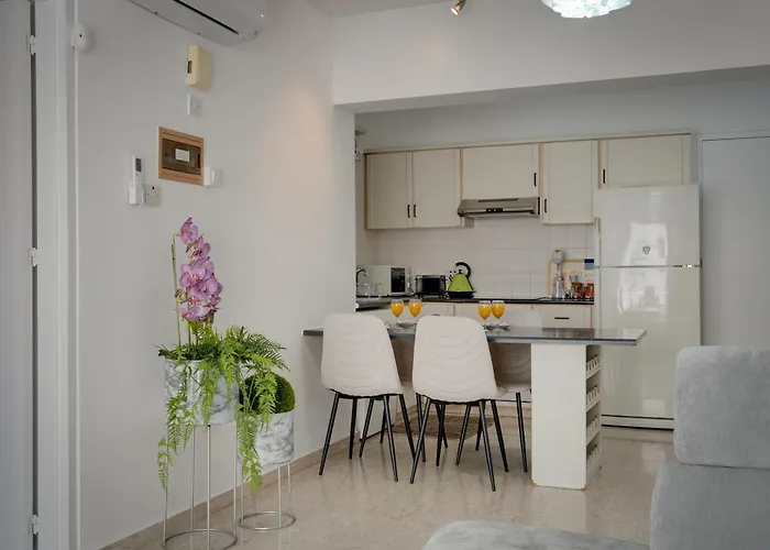 Aphrodite Apartment *