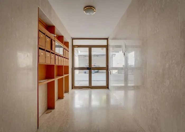 Aphrodite Apartment *